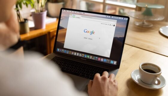 Google Ads agency vs freelancer comparison for Australian businesses
